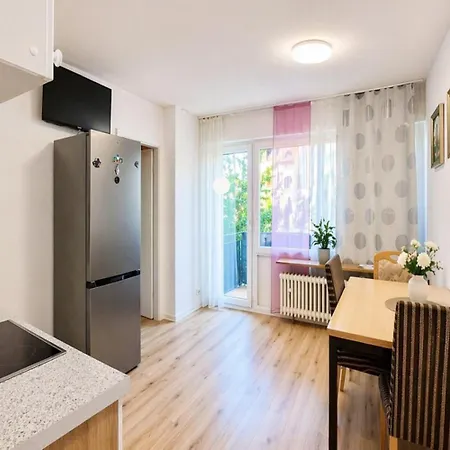 Appartamento Mit Balkon In