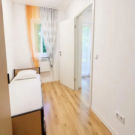 Appartamento Mit Balkon In